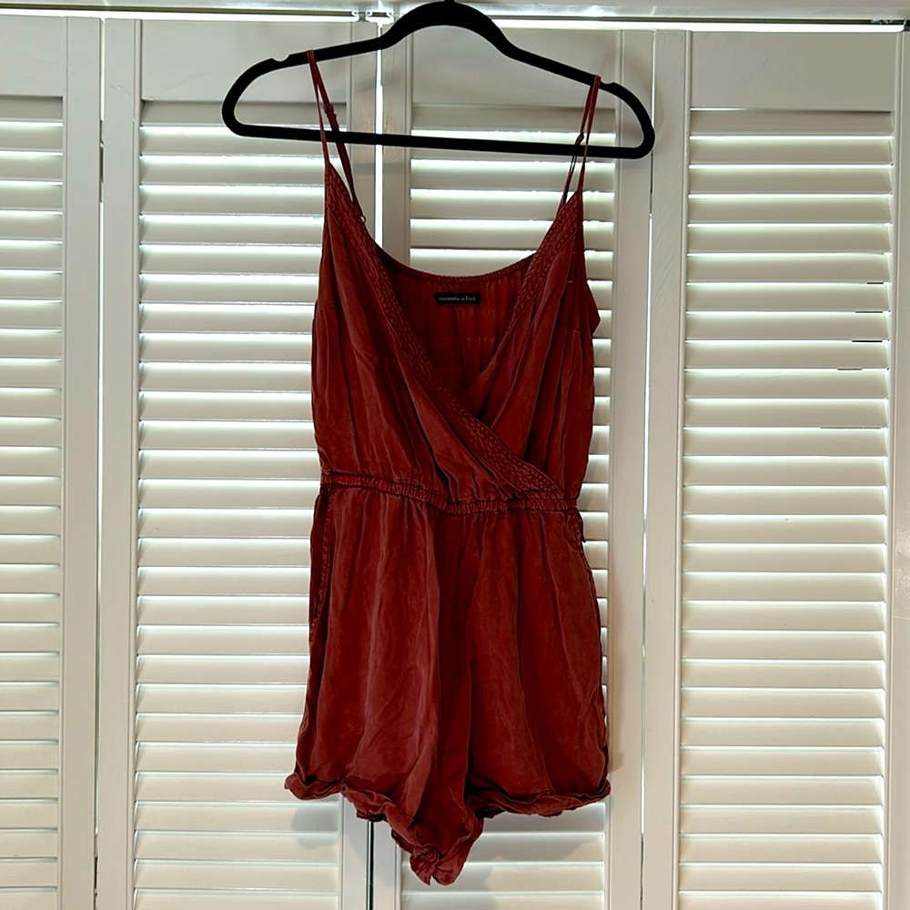 Abercrombie and Fitch maroon/rust colored Romper size M